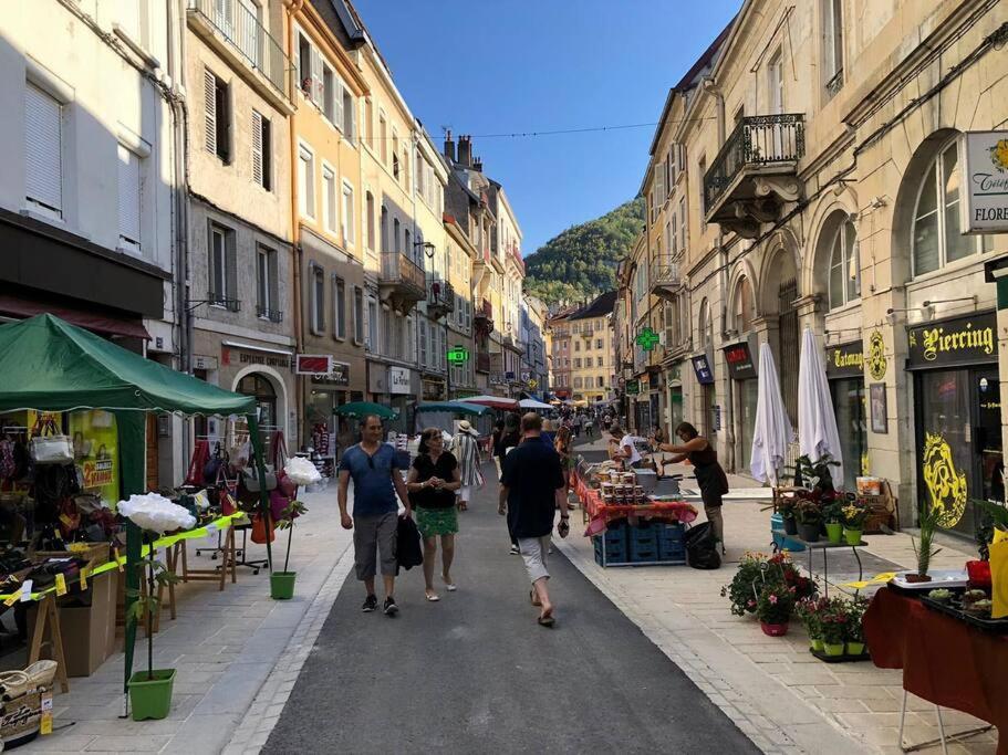 Charmant Logement & Terrasse Au Centre Historique Saint-Claude Εξωτερικό φωτογραφία