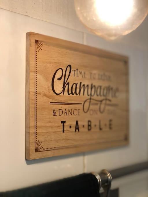 Charmant Logement & Terrasse Au Centre Historique Saint-Claude Εξωτερικό φωτογραφία